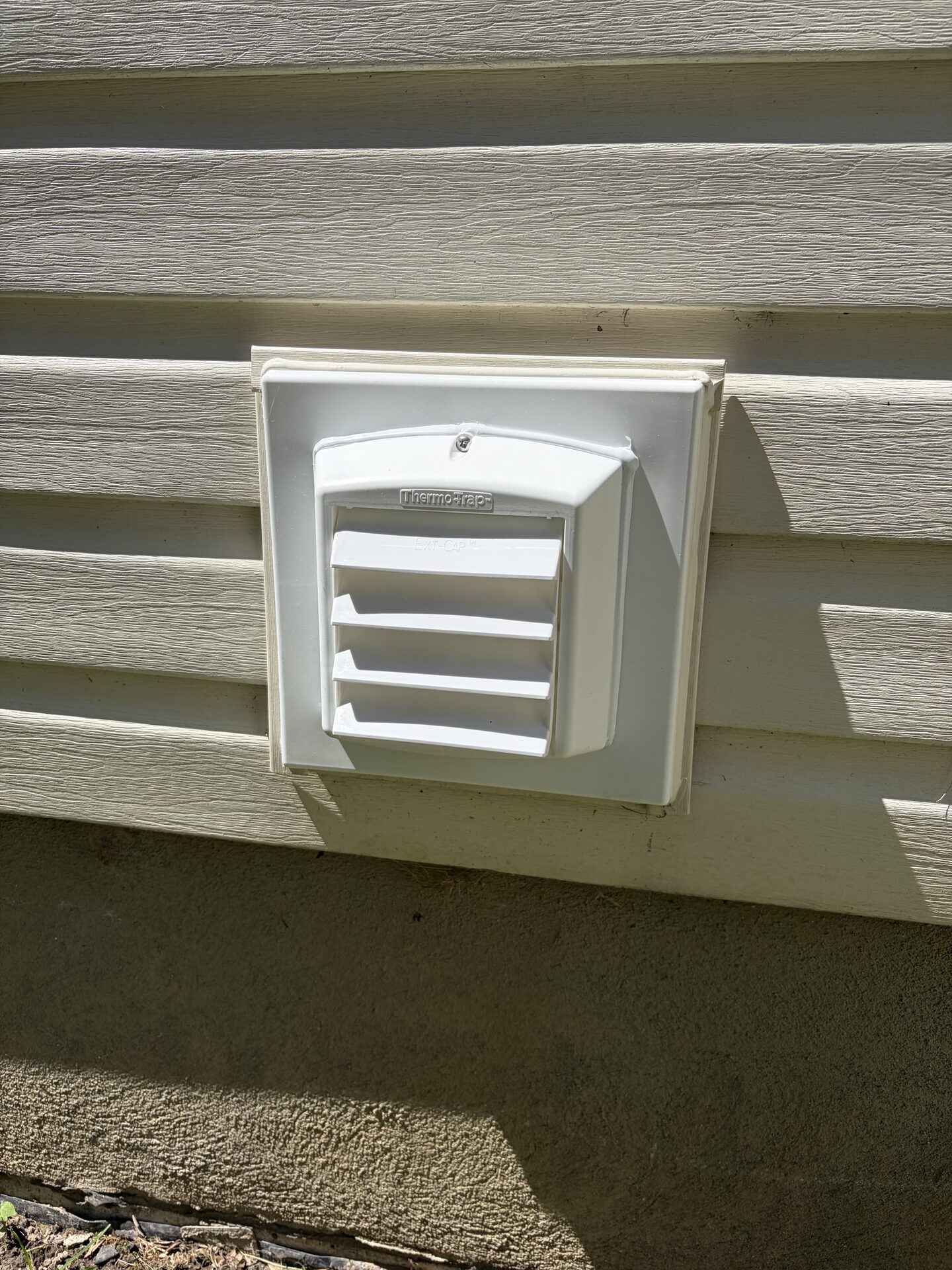 Thermo-Trap reversible intake vent